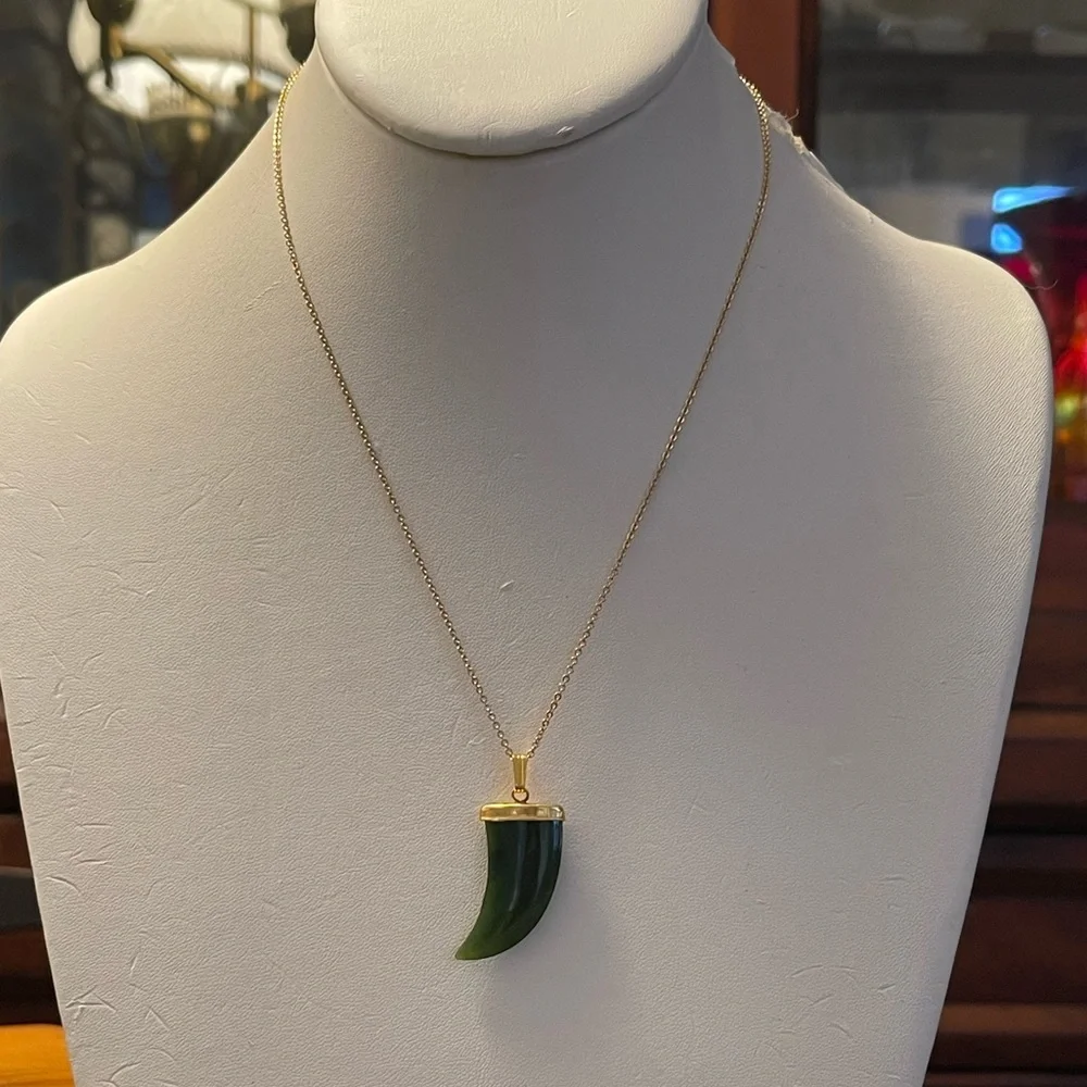High quality natural spinach green nephrite jade pendant and gold tone chain - Picture 4 of 7